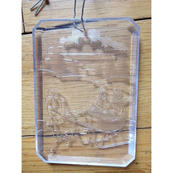 Vintage Lucite Recatangle Horse & Sleigh Christmas Ornament 2" X 2.75" - Picture 2 of 3